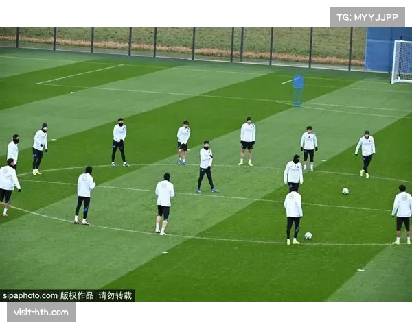 巴黎圣日耳曼阵容轮换幅度大,恩里克尝试新阵型效果待观察 巴黎圣日耳曼阵容轮换幅度大,恩里克尝试新阵型效果待观察